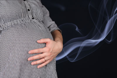 Pregnant women, smoke