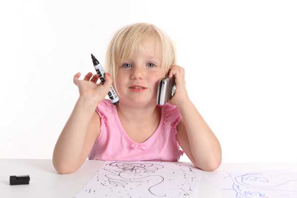 child-smartphone-telephone-cell-phone-girl-gadget