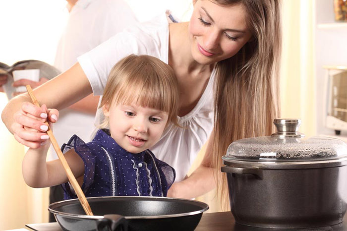 cooking-baby-kid-child-parent-mother-mama-cooking-food-kitchen-home-free-time-fun