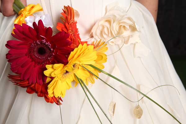 wedding-flowers-marriage-white-dress