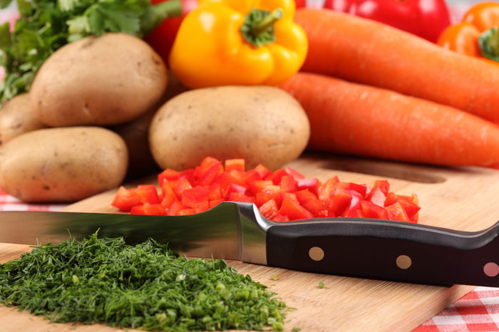 700-kitchen-cooking-food-eat-home-knife-chop-vegetables-potato-paprika-carrot