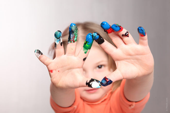 700-develop-kid-child-painting-fingers