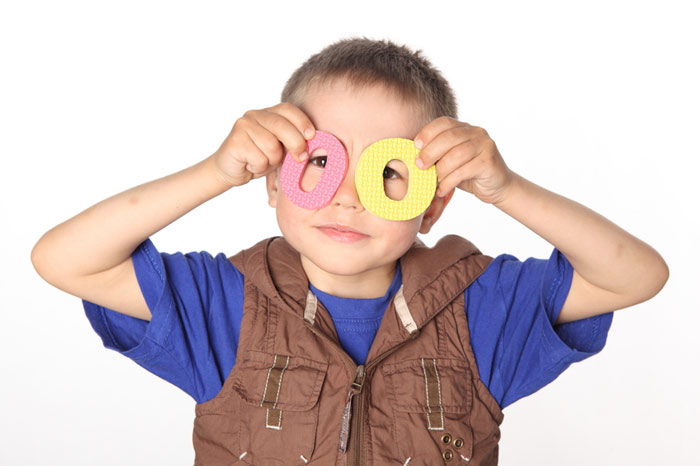 700-child-kid-eyes-glasses-playing-boy-guy-kindergarden-eye-health-vision