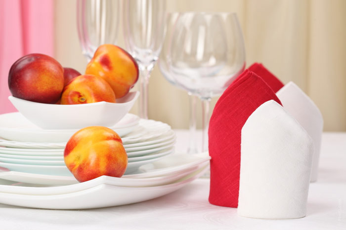 700-tabke-kitchen-dinner-supper-lunch-restaurant-peach-glasses-plates